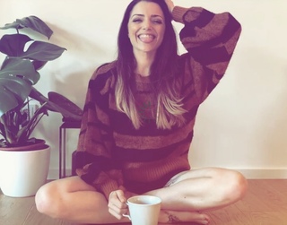 Anne Menden feet photo thumbnail