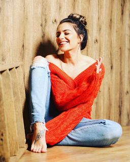 Anne Menden feet photo thumbnail