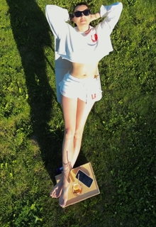 Anne Menden feet photo thumbnail