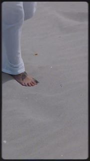 Anne Menden feet photo thumbnail