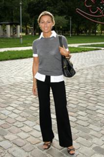 Anne-Sophie Lapix feet photo thumbnail