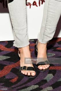 Anne Winters feet photo thumbnail