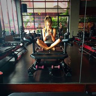 Anne Winters feet photo thumbnail