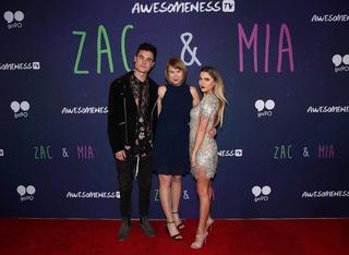 Anne Winters feet photo thumbnail