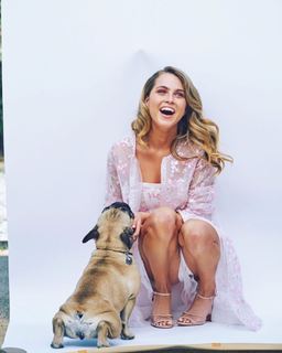 Anne Winters feet photo thumbnail