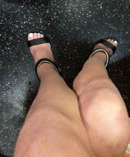 Anne Winters feet photo thumbnail
