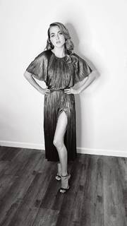 Anne Winters feet photo thumbnail