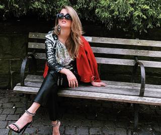 Anne Winters feet photo thumbnail