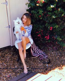 Anne Winters feet photo thumbnail