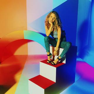 Anne Winters feet photo thumbnail