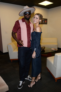 Anne Winters feet photo thumbnail