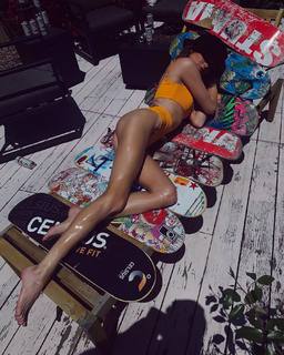 Anne Winters feet photo thumbnail
