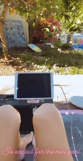 Anne Winters feet photo thumbnail