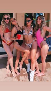 Anne Winters feet photo thumbnail