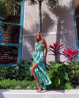 Anne Winters feet photo thumbnail