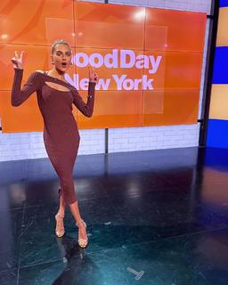 Anne Winters feet photo thumbnail