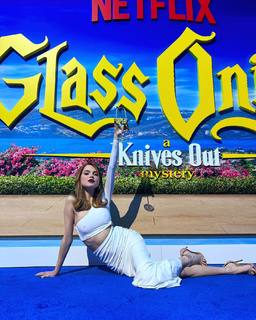Anne Winters feet photo thumbnail