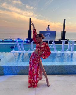 Anne Winters feet photo thumbnail