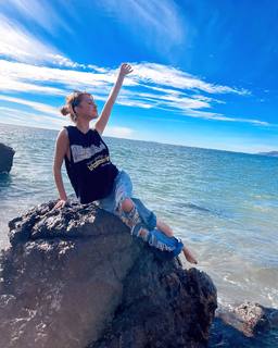 Anne Winters feet photo thumbnail