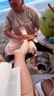 Anne Winters feet photo thumbnail
