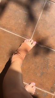 Anne Winters feet photo thumbnail