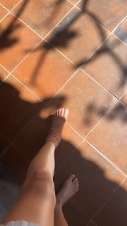 Anne Winters feet photo thumbnail