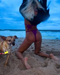 Anne Winters feet photo thumbnail