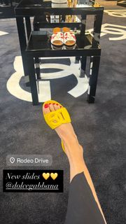 Anne Winters feet photo thumbnail