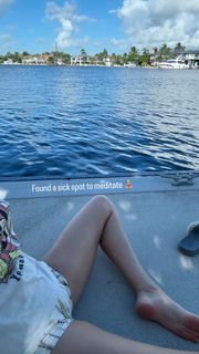 Anne Winters feet photo thumbnail