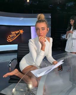 Anne Zivi feet photo 8