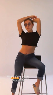 Anne Zivi feet photo 3