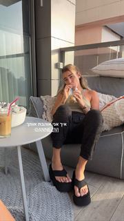 Anne Zivi feet photo 3