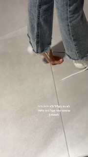 Anne Zivi feet photo 14