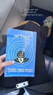 Anne Zivi feet photo 9