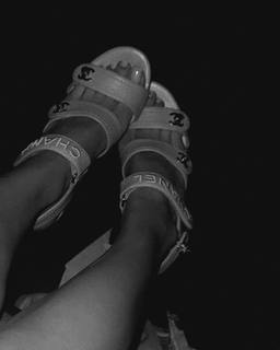 Anne Zivi feet photo 17