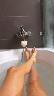 Anne Zivi feet photo 12