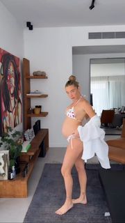 Anne Zivi feet photo 3