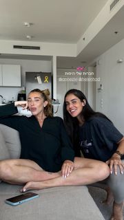 Anne Zivi feet photo 17