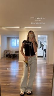 Anne Zivi feet photo 15