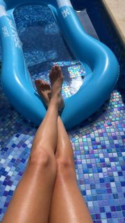 Anne Zivi feet photo 9