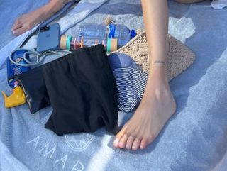 Anne Zivi feet photo 11