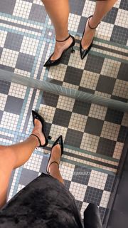 Anne Zivi feet photo 3