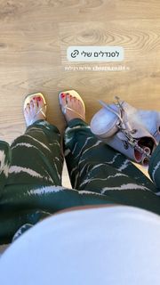 Anne Zivi feet photo 16
