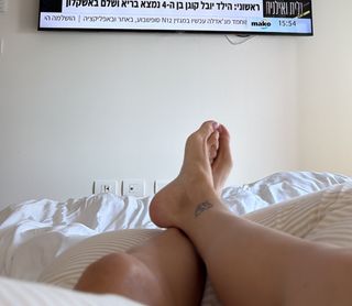 Anne Zivi feet photo 3