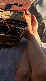 Anne Zivi feet photo 1