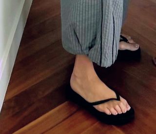 Anne Zivi feet photo 3