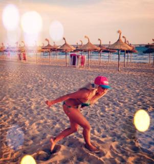 Annemarie Eilfeld feet photo thumbnail