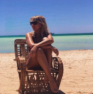 Annemarie Eilfeld feet photo thumbnail