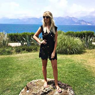 Annemarie Eilfeld feet photo thumbnail