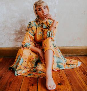 Annemarie Eilfeld feet photo thumbnail